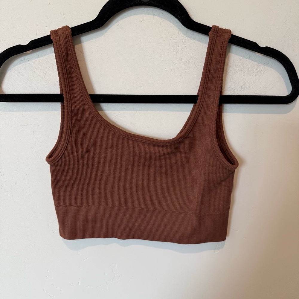 Babaton Aritzia Ribbed Cropped Sports Bra Top Womens Size XS Casual Athleisure